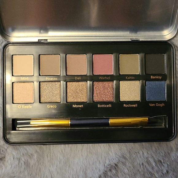 NIB PURE COSMETICS STUDIO PALETTE - Picture 2 of 3